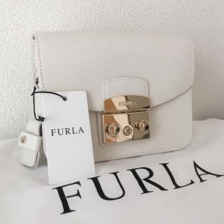 フルラ(Furla)の完売人気色大人ホワイト♥︎メトロポリス♥︎雑誌掲載カラー♥︎ショルダーバック(ショルダーバッグ)