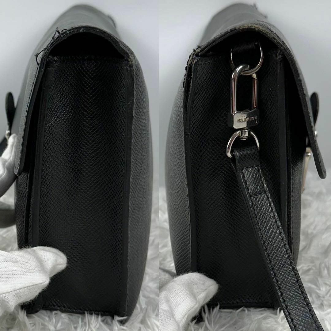 LOUIS VUITTON(ルイヴィトン)のルイヴィトン　ベライア　クラッチバッグ　セカンドバッグ　シルバー金具　黒　レザー メンズのバッグ(セカンドバッグ/クラッチバッグ)の商品写真