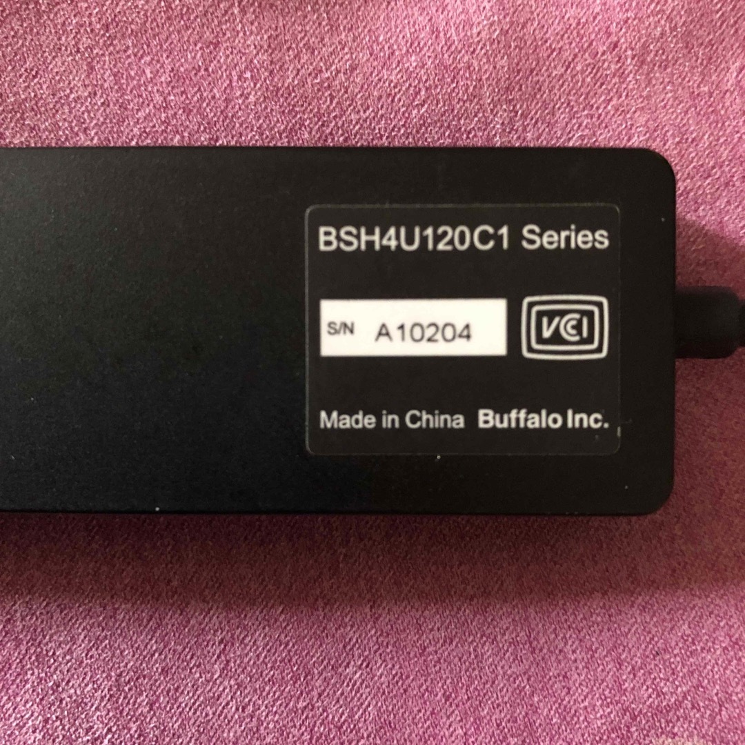 Buffalo(バッファロー)のiBUFFALO USBハブ BSH4U120C1BK スマホ/家電/カメラのPC/タブレット(PC周辺機器)の商品写真