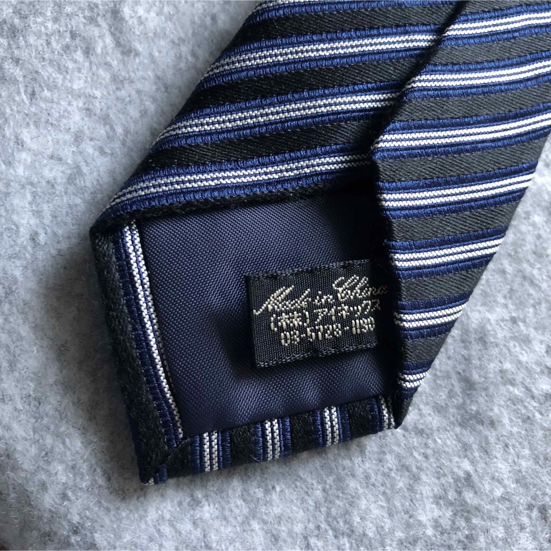 AOKI(アオキ)のネクタイ ブラック×ブルー・ホワイトストライプ メンズのファッション小物(ネクタイ)の商品写真