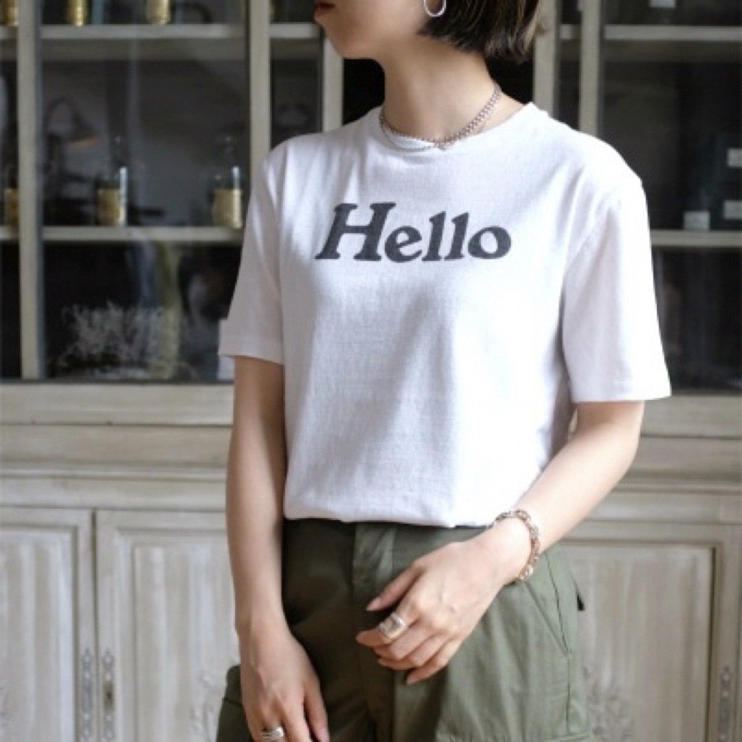 DEUXIEME CLASSE(ドゥーズィエムクラス)のインポート ロゴ Tシャツ HELLO ハロー レディース 白 ホワイト レディースのトップス(Tシャツ(半袖/袖なし))の商品写真