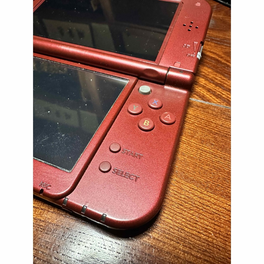 ニンテンドー3DS(ニンテンドー3DS)のNew Nintendo 3DSLL メタリックレッド エンタメ/ホビーのゲームソフト/ゲーム機本体(携帯用ゲーム機本体)の商品写真