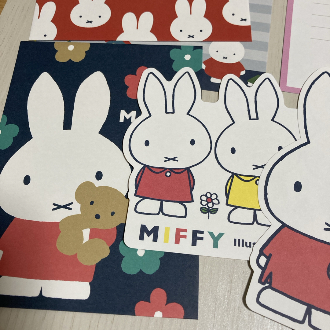 miffy(ミッフィー)のミッフィー 紙もの おすそわけ 大量 エンタメ/ホビーのおもちゃ/ぬいぐるみ(キャラクターグッズ)の商品写真