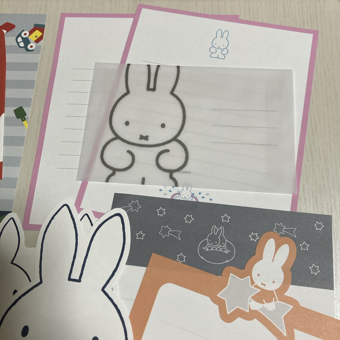 miffy(ミッフィー)のミッフィー 紙もの おすそわけ 大量 エンタメ/ホビーのおもちゃ/ぬいぐるみ(キャラクターグッズ)の商品写真