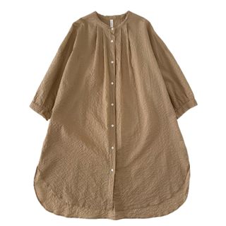 ネストローブ(nest Robe)の美品 HIYORI タックギャザーバンドカラーシャツ チュニック ワンピース(シャツ/ブラウス(長袖/七分))