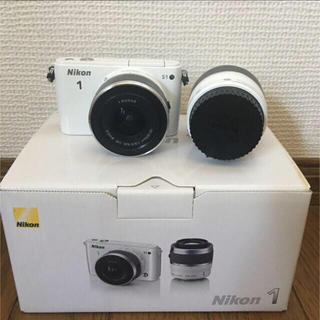 ニコン(Nikon)のNikon NIKON 1 S1 Wズームキット WHITE(ミラーレス一眼)