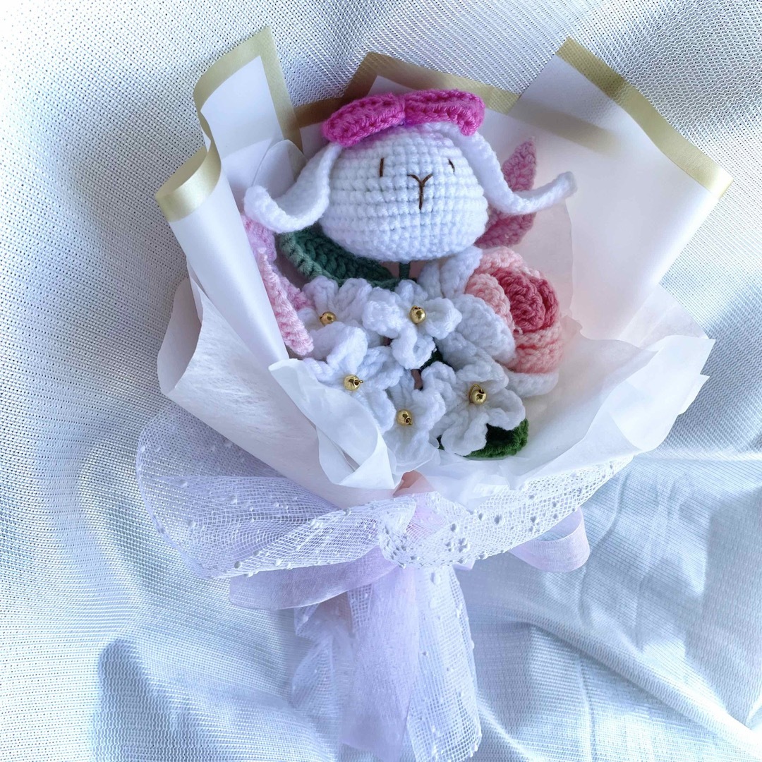 ピンク　毛糸の花束　枯れないお花　あみぐるみ　かぎ編みブーケ花束 ハンドメイドのフラワー/ガーデン(プリザーブドフラワー)の商品写真