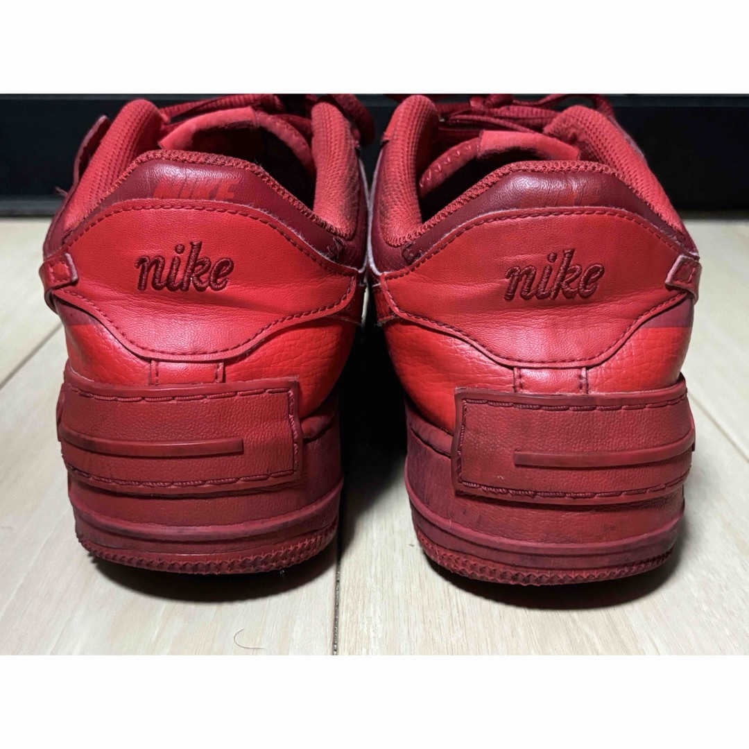 NIKE(ナイキ)の【値下げ中！】ナイキエアフォース1 バレンタインモデル　レッド　27.5cm メンズの靴/シューズ(スニーカー)の商品写真