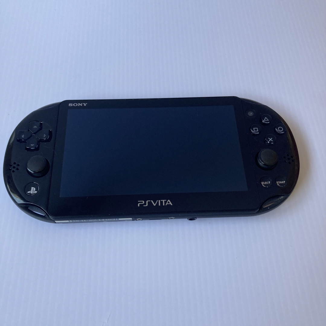 PlayStation Vita(プレイステーションヴィータ)のpsvita 本体　2000 ブラック エンタメ/ホビーのゲームソフト/ゲーム機本体(携帯用ゲーム機本体)の商品写真