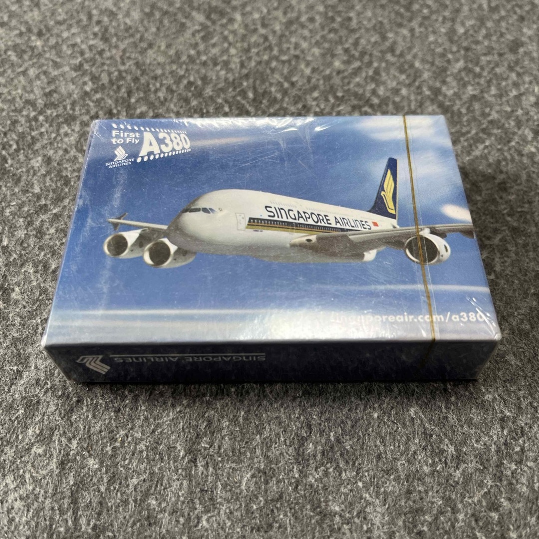 ＊シンガポール航空　トランプ　新品＊ エンタメ/ホビーのテーブルゲーム/ホビー(航空機)の商品写真