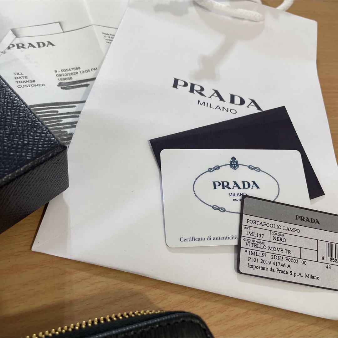 PRADA(プラダ)の新品　プラダ  PRADA レザー 黒 ラウンドファスナー 男女兼用　財布 レディースのファッション小物(財布)の商品写真