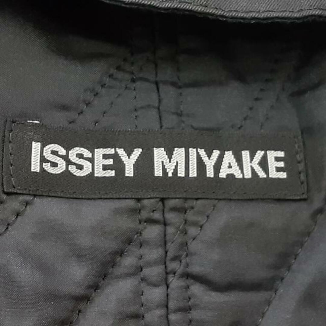 ISSEY MIYAKE(イッセイミヤケ)のISSEYMIYAKE(イッセイミヤケ) コート サイズ2 M メンズ - ダークグレー 長袖/冬 メンズのジャケット/アウター(その他)の商品写真