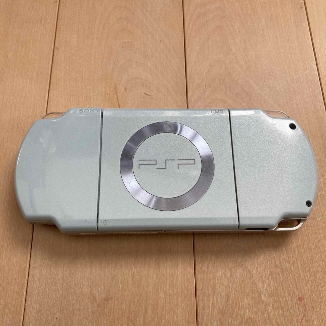 PlayStation Portable(プレイステーションポータブル)のPSP2000  本体のみ エンタメ/ホビーのゲームソフト/ゲーム機本体(携帯用ゲーム機本体)の商品写真