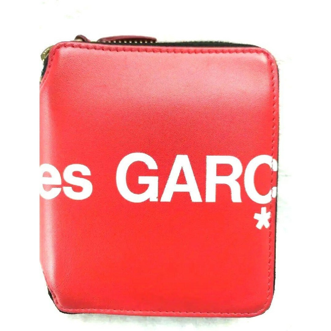 COMME des GARCONS(コムデギャルソン)のCOMME des GARCONS ヒュージロゴ 二つ折り財布 赤 レディースのファッション小物(財布)の商品写真