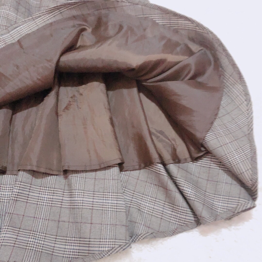 Doux archives(ドゥアルシーヴ)のスカート  ロングスカート　グレー　チェック　フレア　可愛い　S  春秋冬 レディースのスカート(ひざ丈スカート)の商品写真