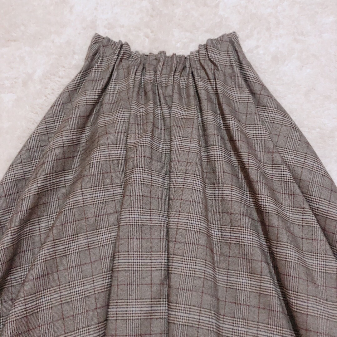 Doux archives(ドゥアルシーヴ)のスカート  ロングスカート　グレー　チェック　フレア　可愛い　S  春秋冬 レディースのスカート(ひざ丈スカート)の商品写真