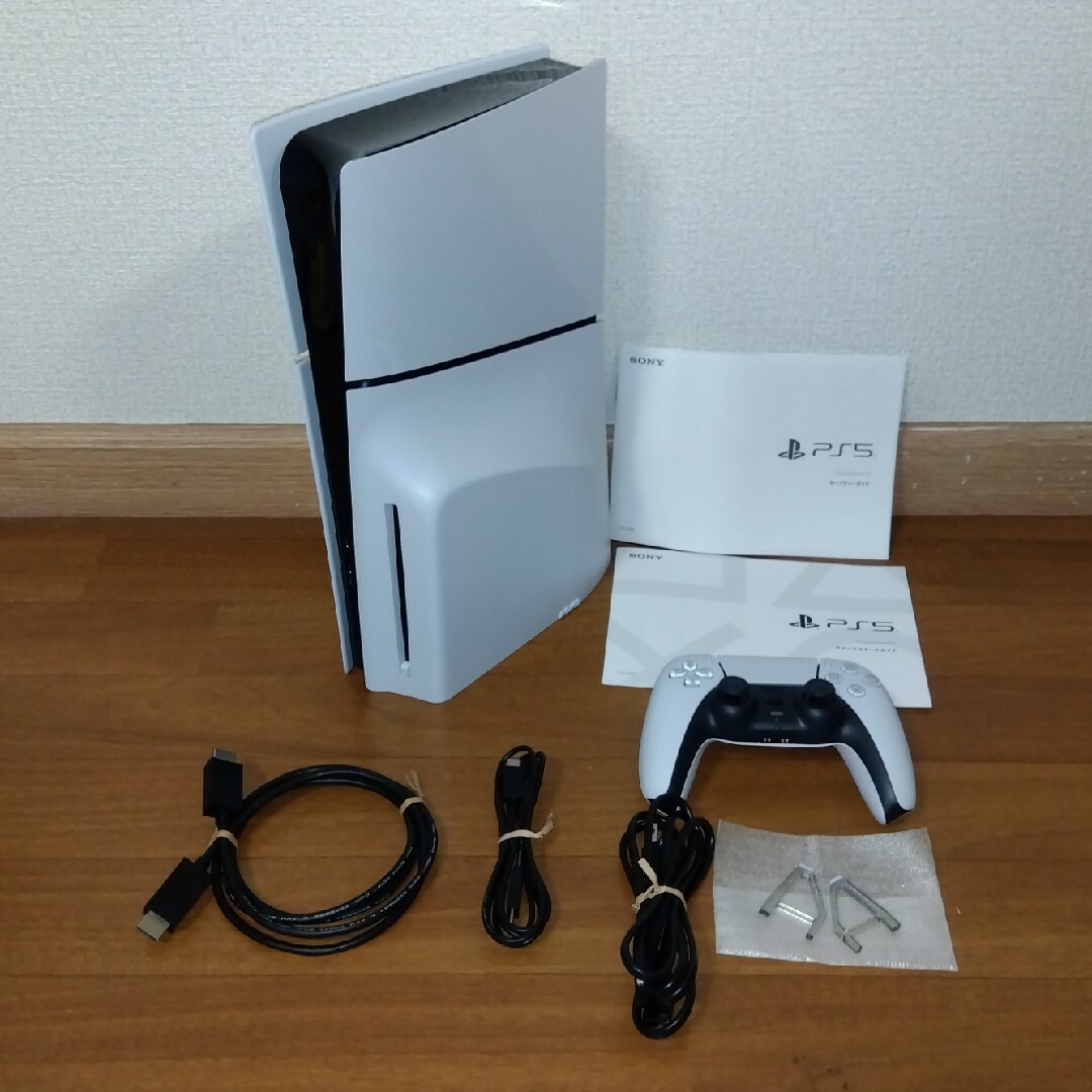 PlayStation(プレイステーション)のSONY PlayStation5 CFI-2000A01 エンタメ/ホビーのゲームソフト/ゲーム機本体(家庭用ゲーム機本体)の商品写真