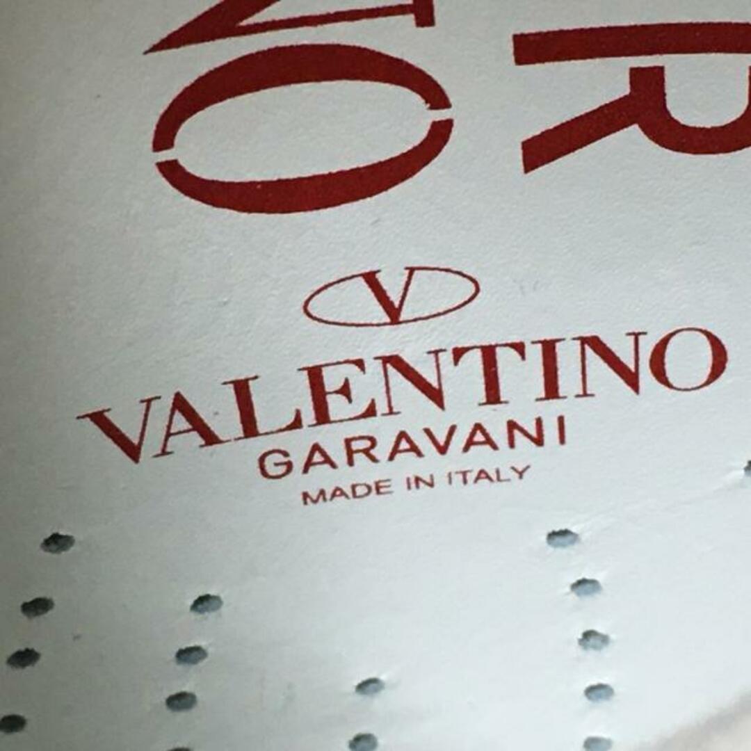 valentino garavani(ヴァレンティノガラヴァーニ)のVALENTINOGARAVANI(バレンチノガラバーニ) スニーカー 37 レディース新品同様  アトリエシューズ07 白×レッド 迷彩モチーフ レザー レディースの靴/シューズ(スニーカー)の商品写真