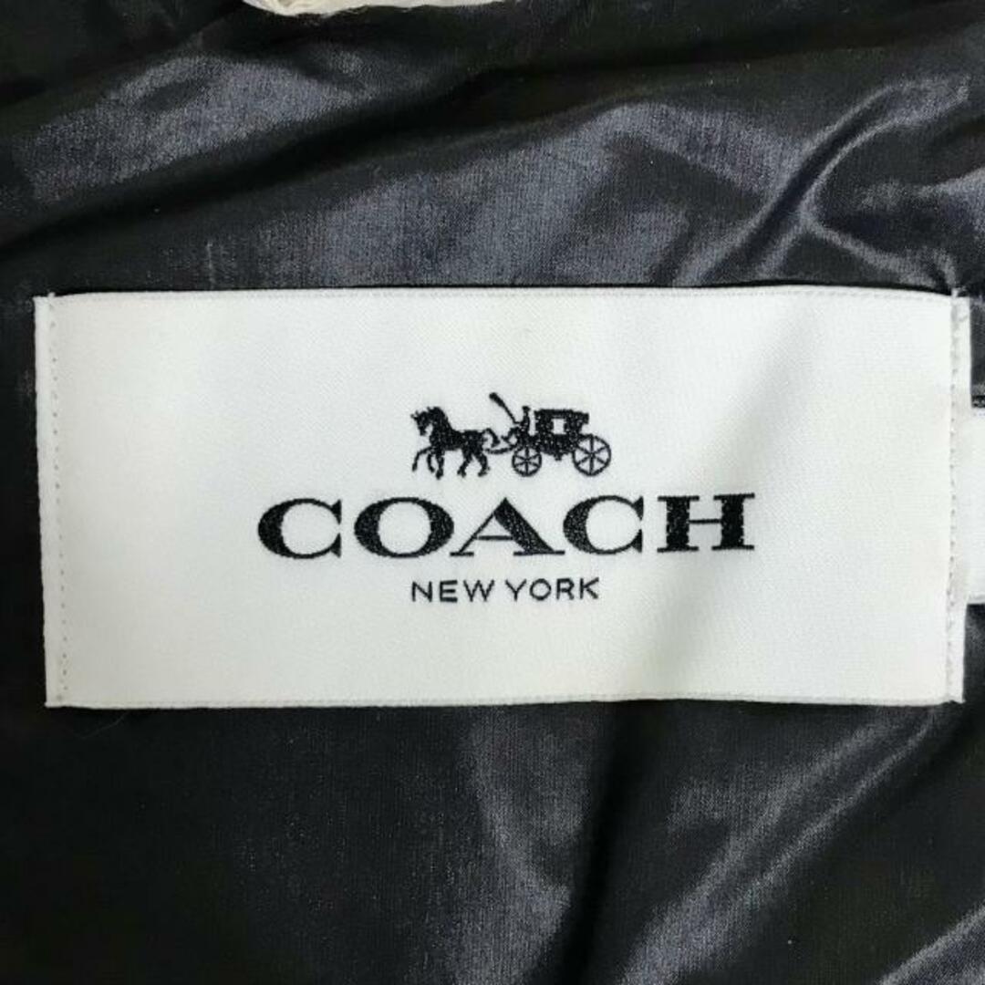 COACH(コーチ)のCOACH(コーチ) ダウンコート サイズXS レディース - ベージュ 長袖/冬 レディースのジャケット/アウター(ダウンコート)の商品写真