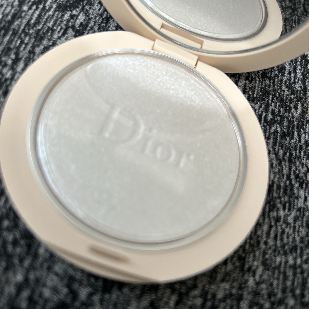 Dior(ディオール)のディオール　スキン　フォーエバークチュールルミナイザー　03 コスメ/美容のベースメイク/化粧品(フェイスカラー)の商品写真