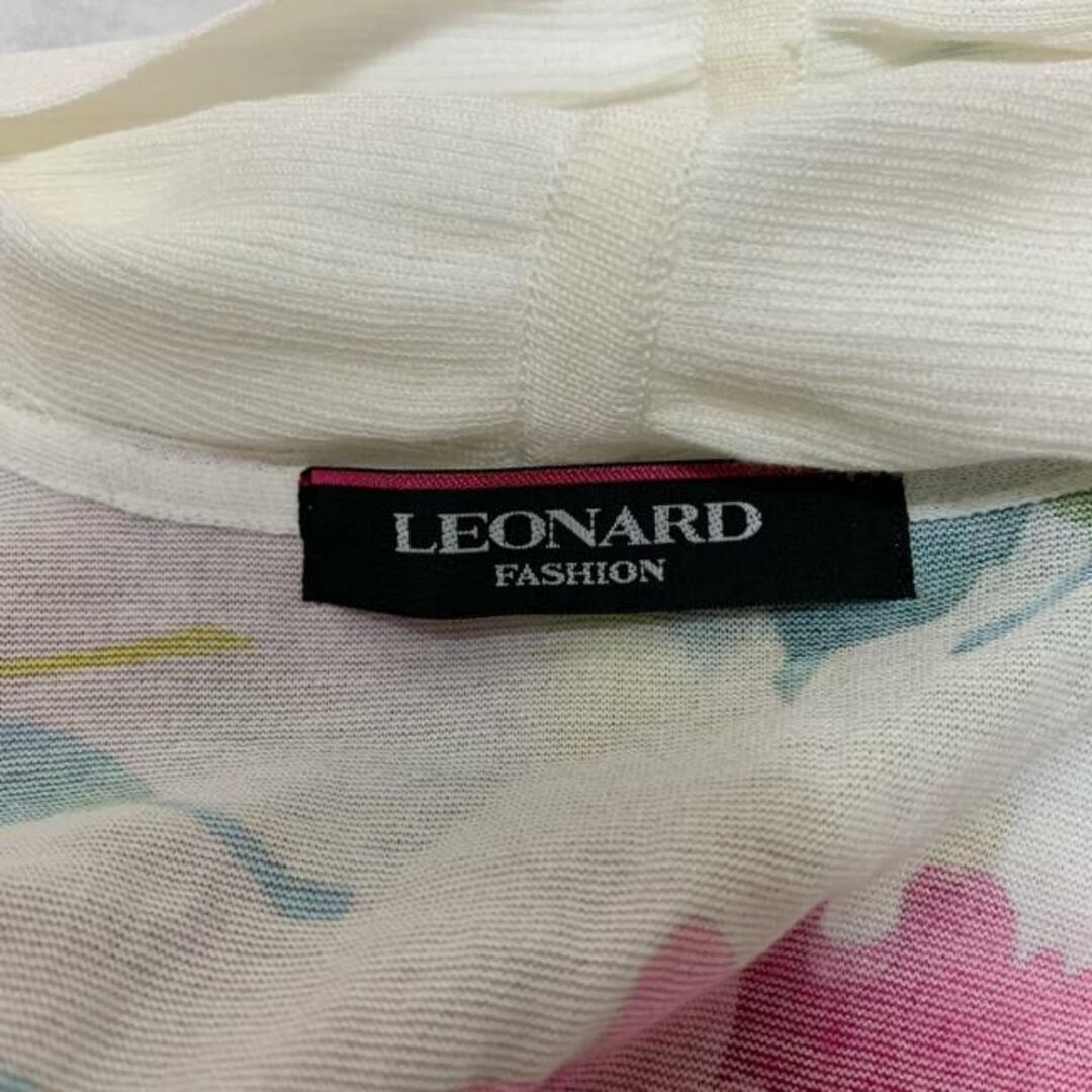 LEONARD(レオナール)のLEONARD(レオナール) ベスト レディース美品  - 白×ピンク×マルチ 花柄 レディースのトップス(ベスト/ジレ)の商品写真