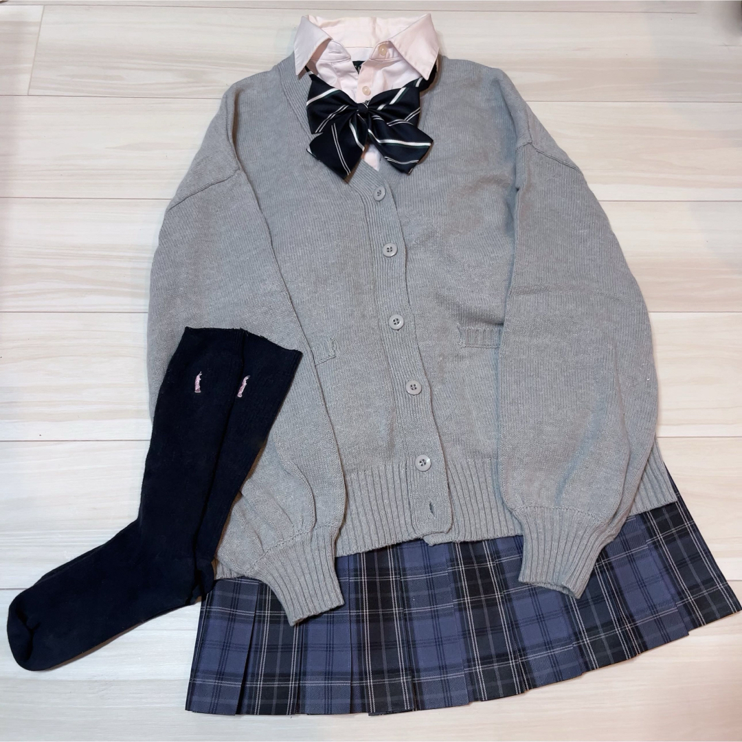 EASTBOY(イーストボーイ)の女子 制服 学生服 カーディガン チェックスカート　JK　シャツ　リボン　靴下 エンタメ/ホビーの同人誌(コスプレ)の商品写真