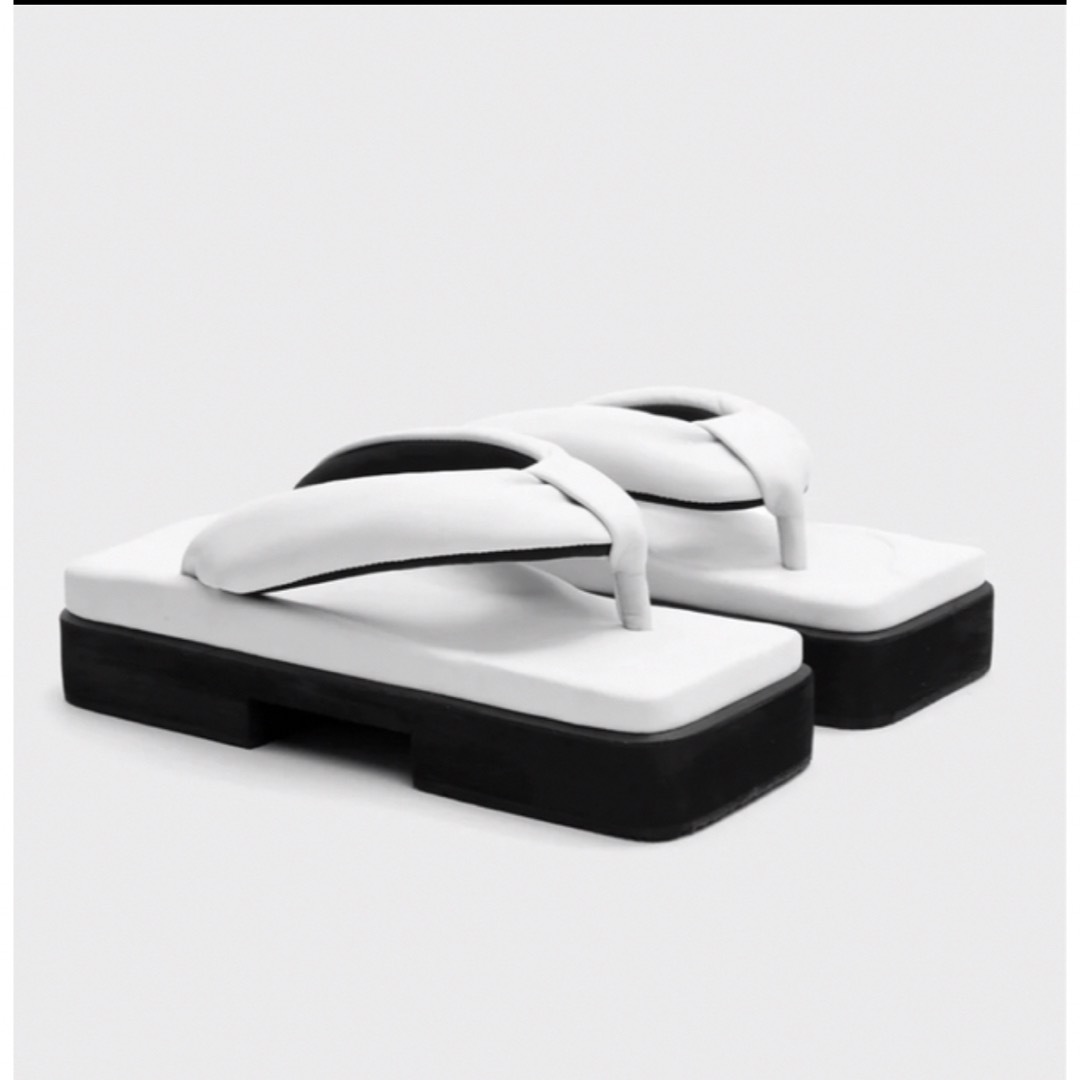 MM6(エムエムシックス)のSINOBI GETA DOUBLE WHITE ゲタ　タビ　サンダル　シノビ レディースの靴/シューズ(サンダル)の商品写真