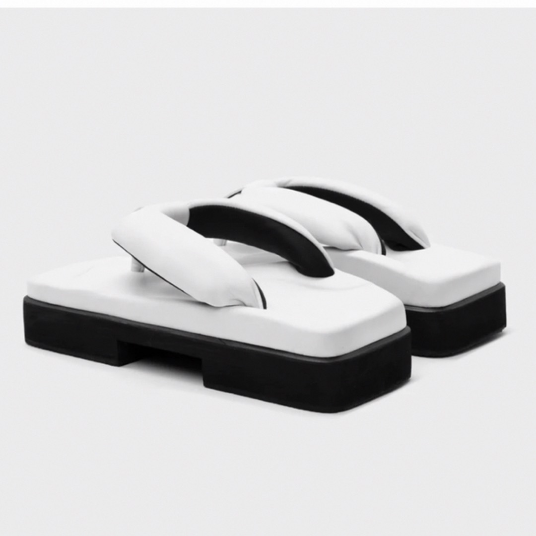 MM6(エムエムシックス)のSINOBI GETA DOUBLE WHITE ゲタ　タビ　サンダル　シノビ レディースの靴/シューズ(サンダル)の商品写真