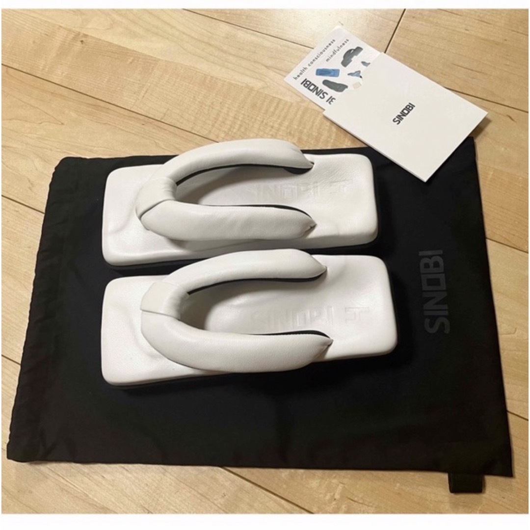 MM6(エムエムシックス)のSINOBI GETA DOUBLE WHITE ゲタ　タビ　サンダル　シノビ レディースの靴/シューズ(サンダル)の商品写真