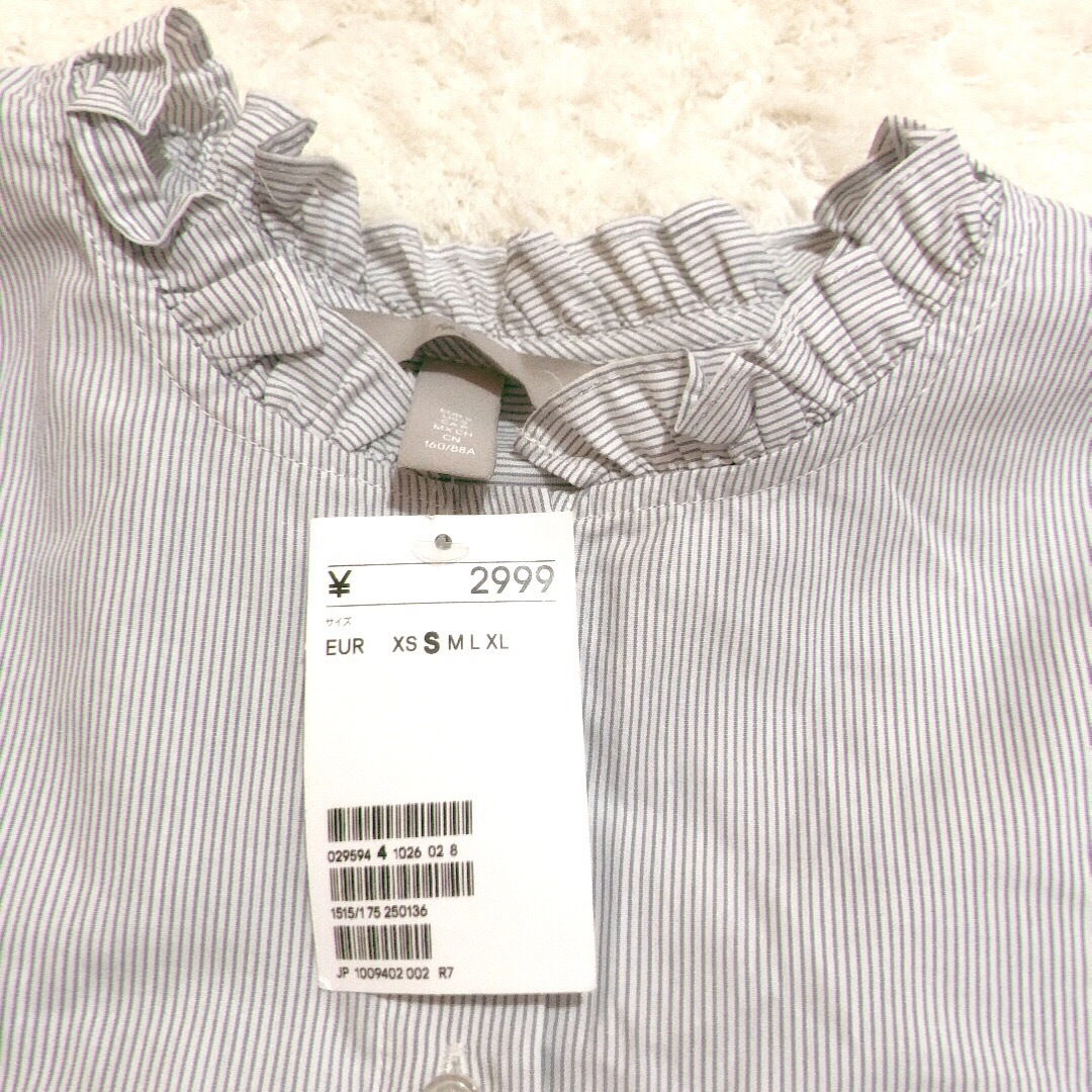 H&M(エイチアンドエム)のシャツ　ブラウス　長袖　ブルー　ストライプ　フリル　可愛い　新品　h&m レディースのトップス(シャツ/ブラウス(長袖/七分))の商品写真