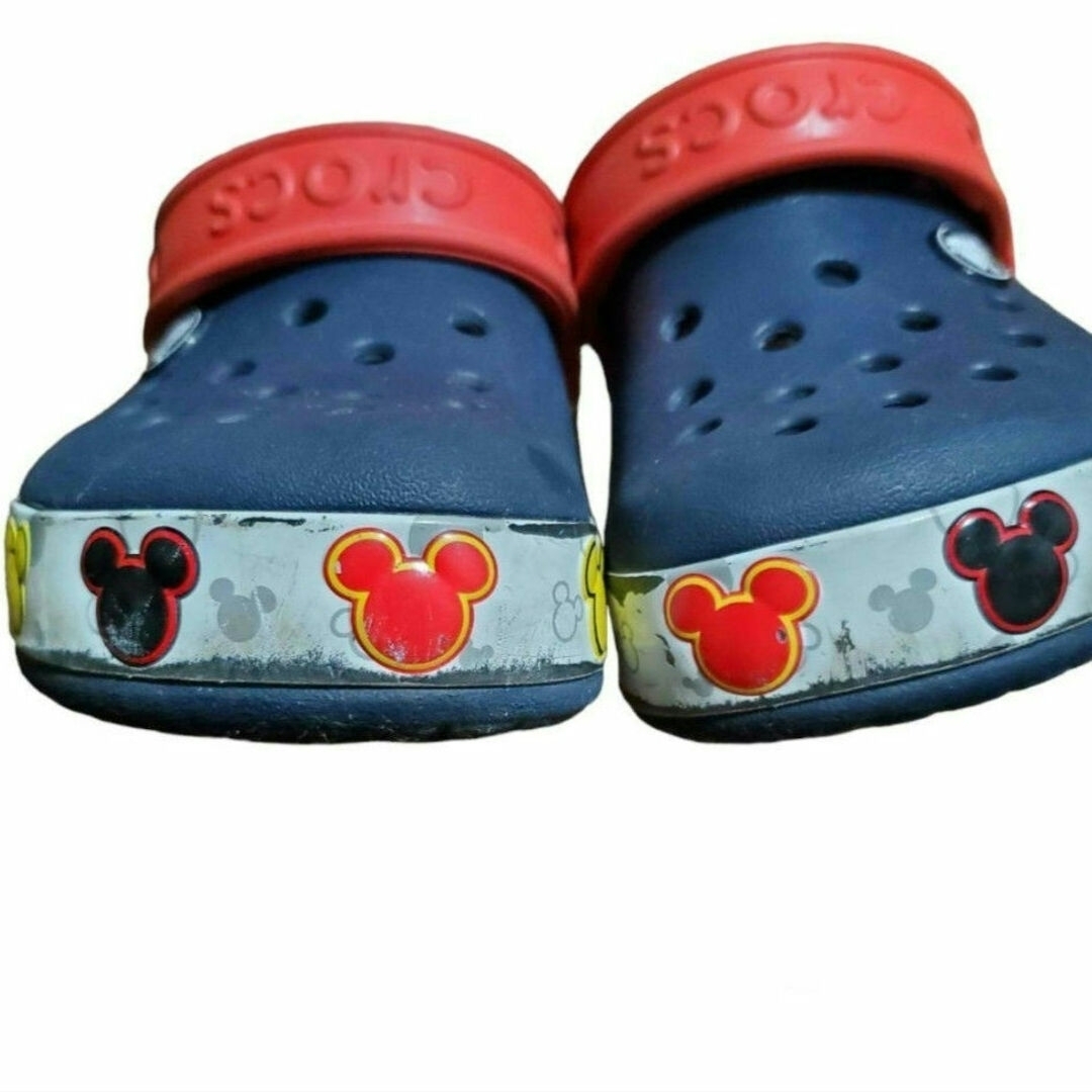 crocs(クロックス)の☆crocs☆クロックス☆ミッキー☆光るサンダル☆17.5cm☆キッズ☆ネイビー キッズ/ベビー/マタニティのキッズ靴/シューズ(15cm~)(サンダル)の商品写真