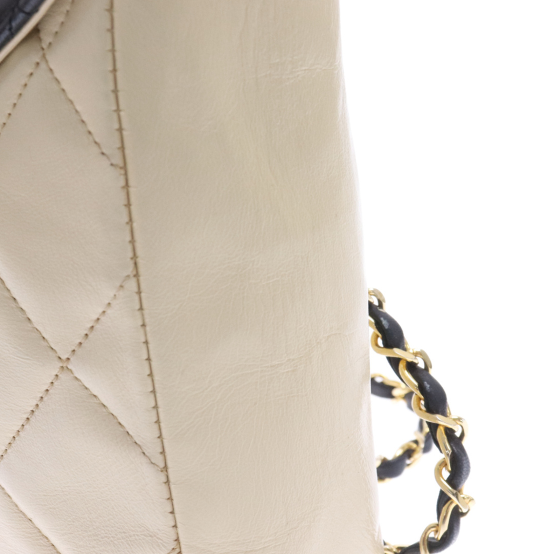 CHANEL(シャネル)のCHANEL シャネル マトラッセ ココマーク ターンロック ゴールド金具 チェーンショルダー ラムスキン ショルダーバッグ レディース ベージュ/ブラック メンズのバッグ(ショルダーバッグ)の商品写真