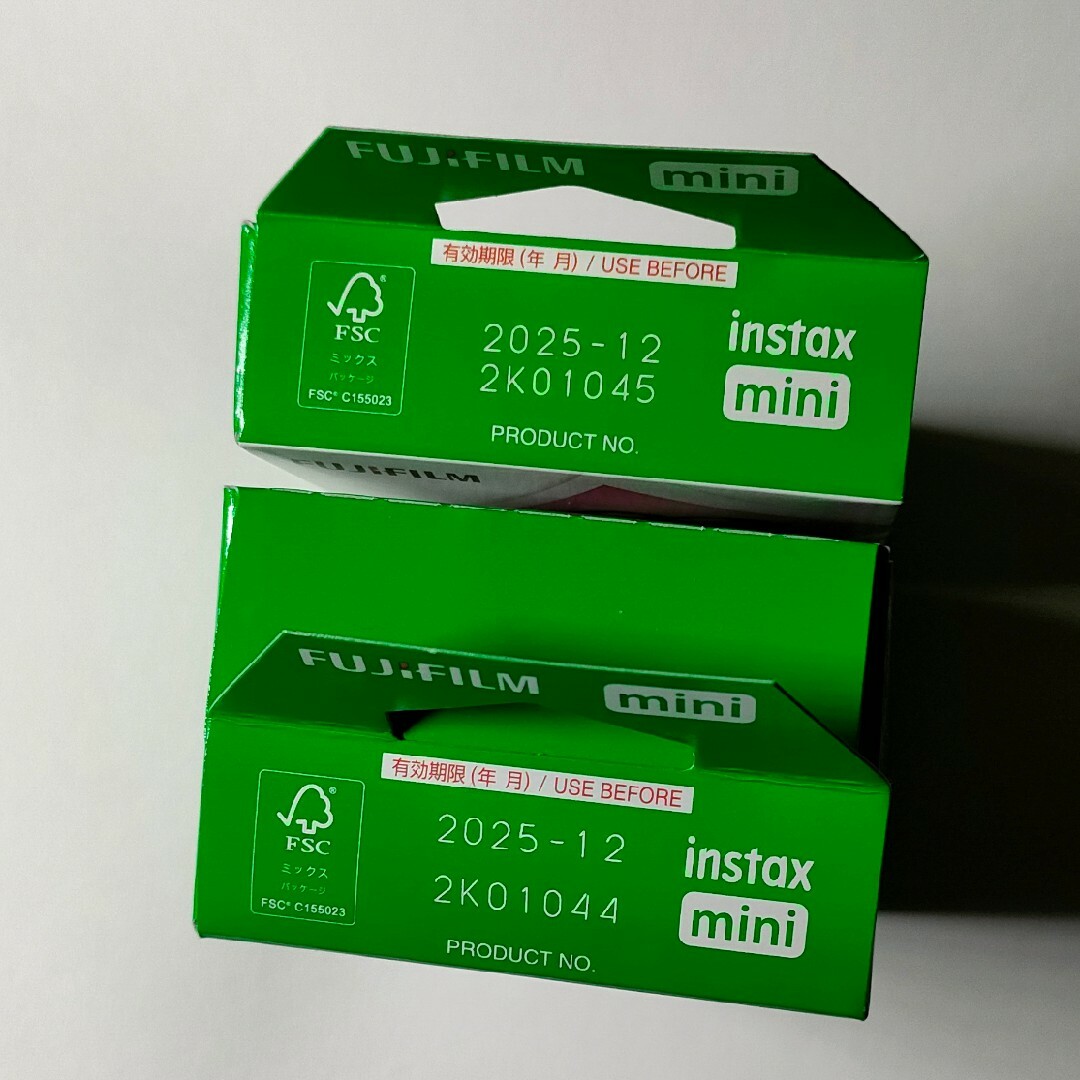 富士フイルム(フジフイルム)の【30枚】チェキ フィルム instax mini インスタックス ミニ スマホ/家電/カメラのカメラ(フィルムカメラ)の商品写真