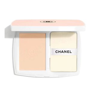 シャネル(CHANEL)のシャネル　ルブランブライトニングコンパクト01(ファンデーション)