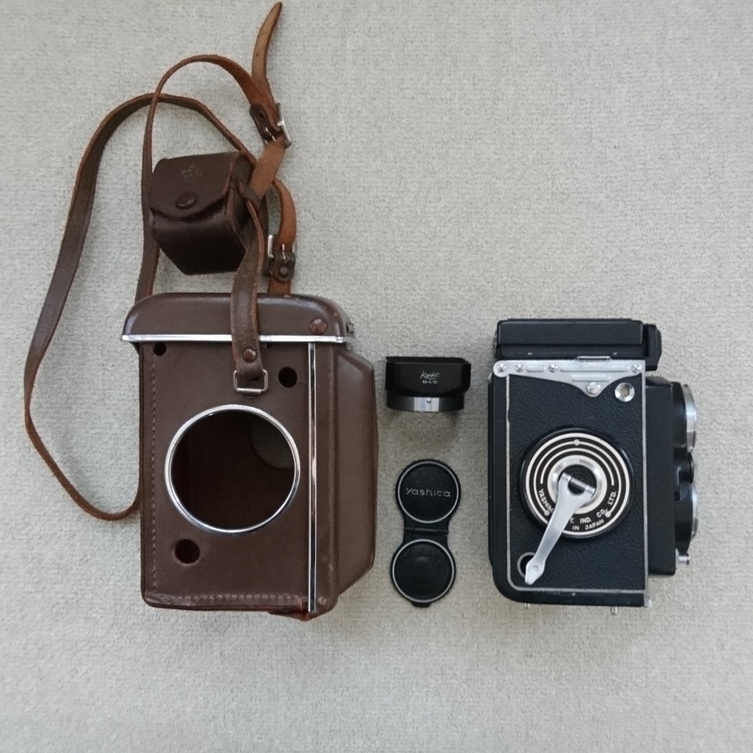 ヤシカ Yashica-Mat フード・ケース付き スマホ/家電/カメラのカメラ(フィルムカメラ)の商品写真