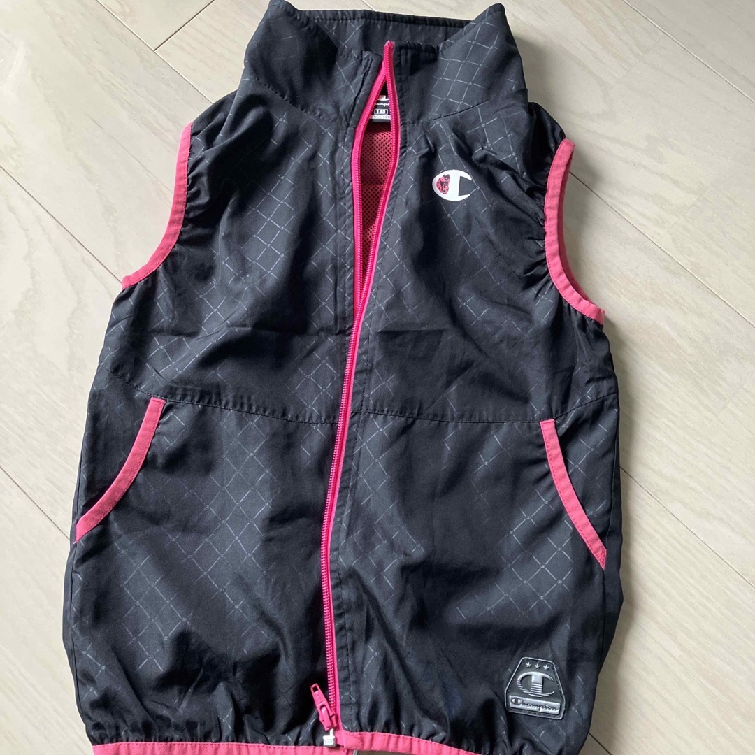 Champion(チャンピオン)のベスト キッズ/ベビー/マタニティのキッズ服女の子用(90cm~)(ジャケット/上着)の商品写真