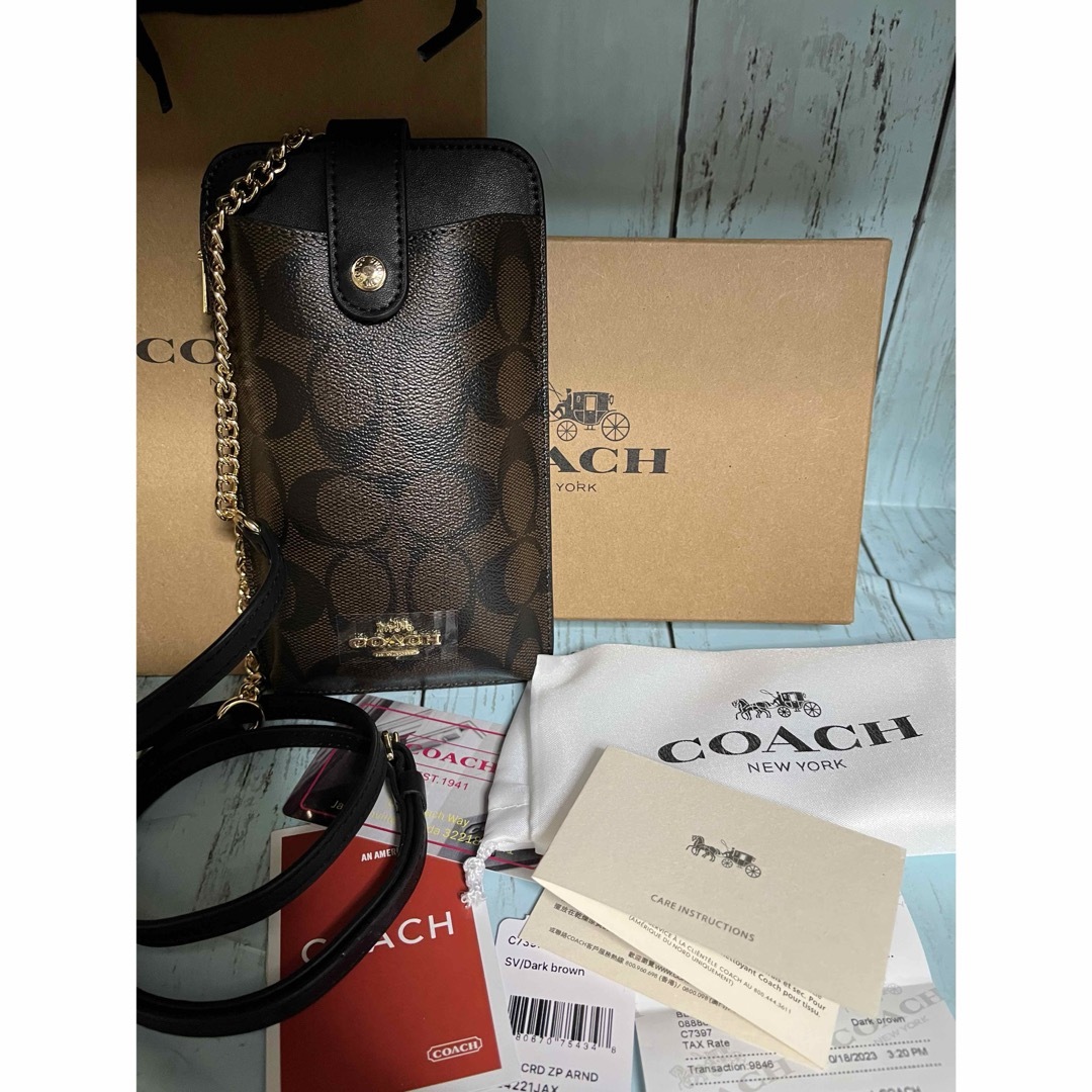 COACH(コーチ)のCOACH スマホショルダーバッグ ブラック×ブラウンシグネチャー新品未使用 レディースのバッグ(ショルダーバッグ)の商品写真