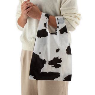 バグゥ(BAGGU)のBAGGU バグゥ　Baby エコバッグ 牛柄 cow バグー(エコバッグ)