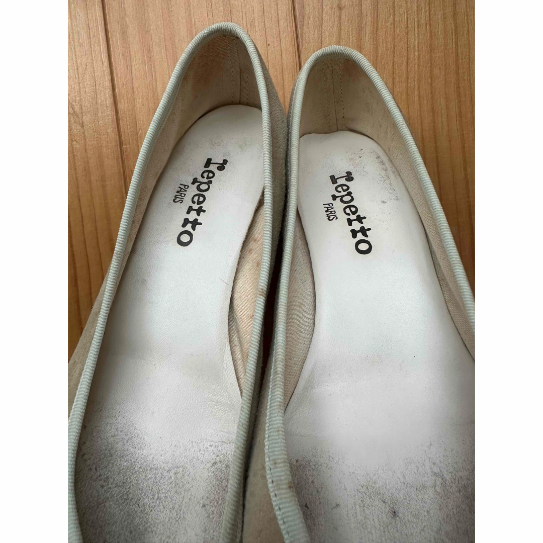 repetto(レペット)のrepetto リボン付き アーモンドトゥ ピンヒール 38 ピンクベージュ レディースの靴/シューズ(ハイヒール/パンプス)の商品写真