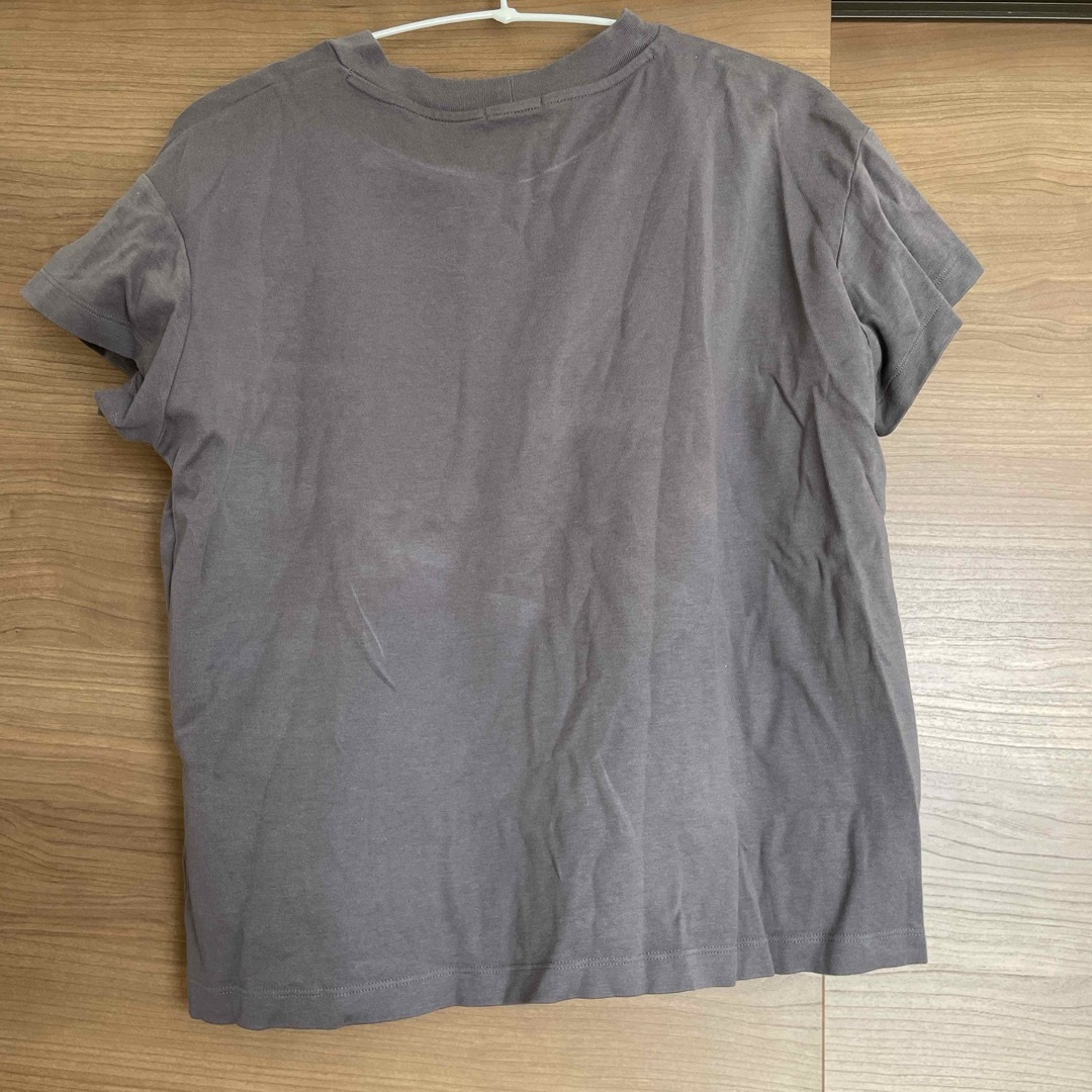 GU(ジーユー)のグレーTシャツ メンズのトップス(Tシャツ/カットソー(半袖/袖なし))の商品写真