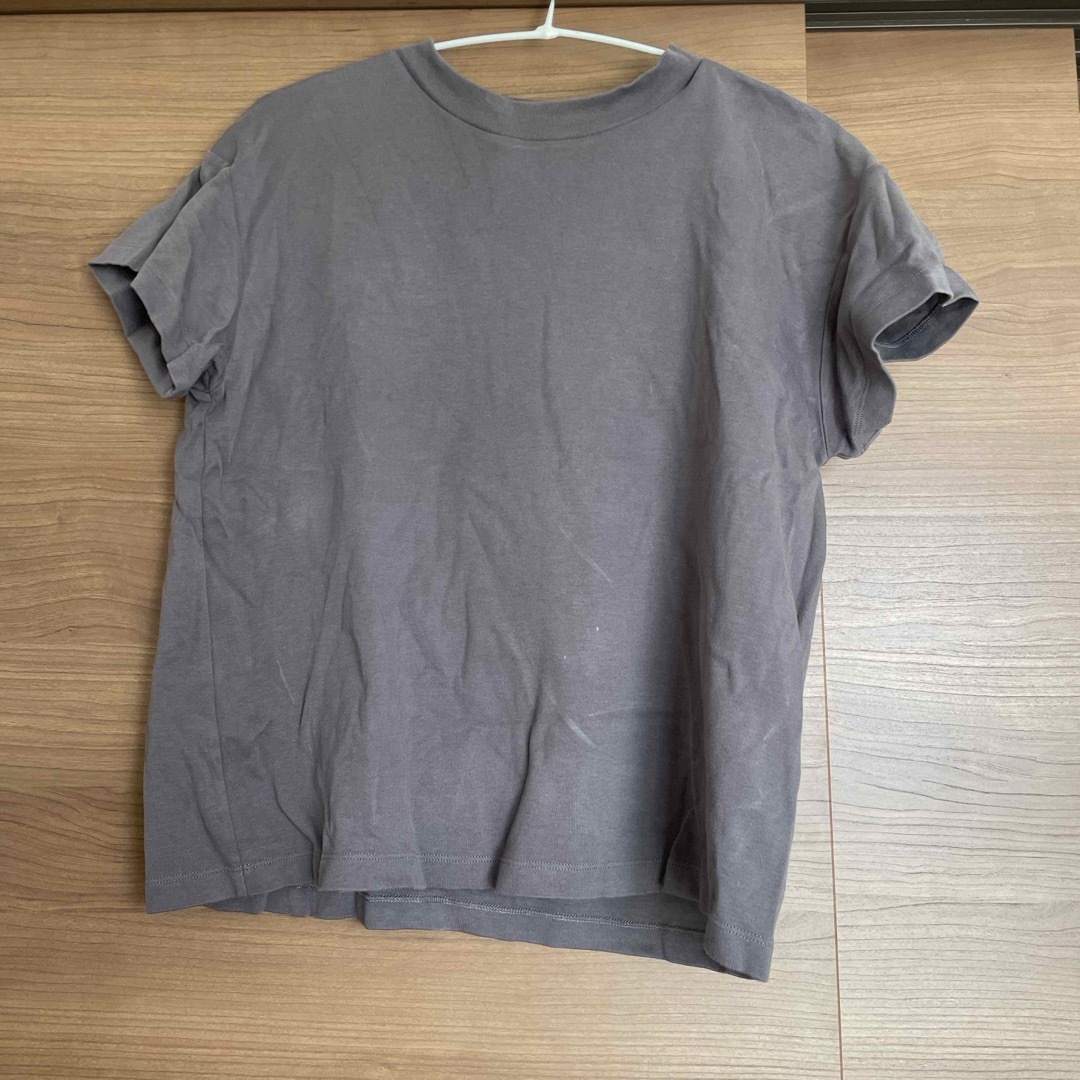 GU(ジーユー)のグレーTシャツ メンズのトップス(Tシャツ/カットソー(半袖/袖なし))の商品写真