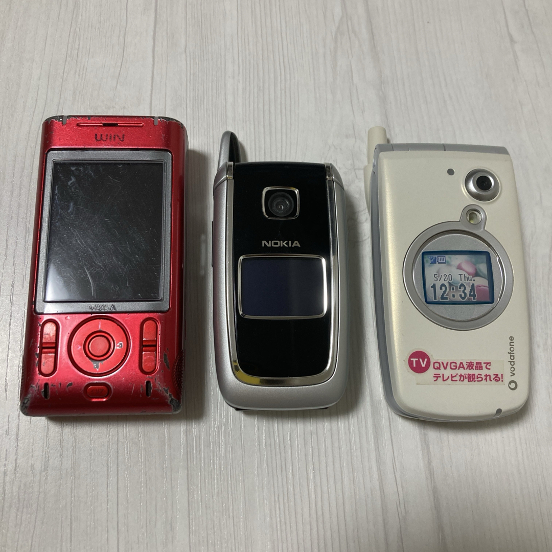 au(エーユー)のSANYO au WIN W31SA ガラケー 赤 NOKIA vodafone スマホ/家電/カメラのスマートフォン/携帯電話(携帯電話本体)の商品写真