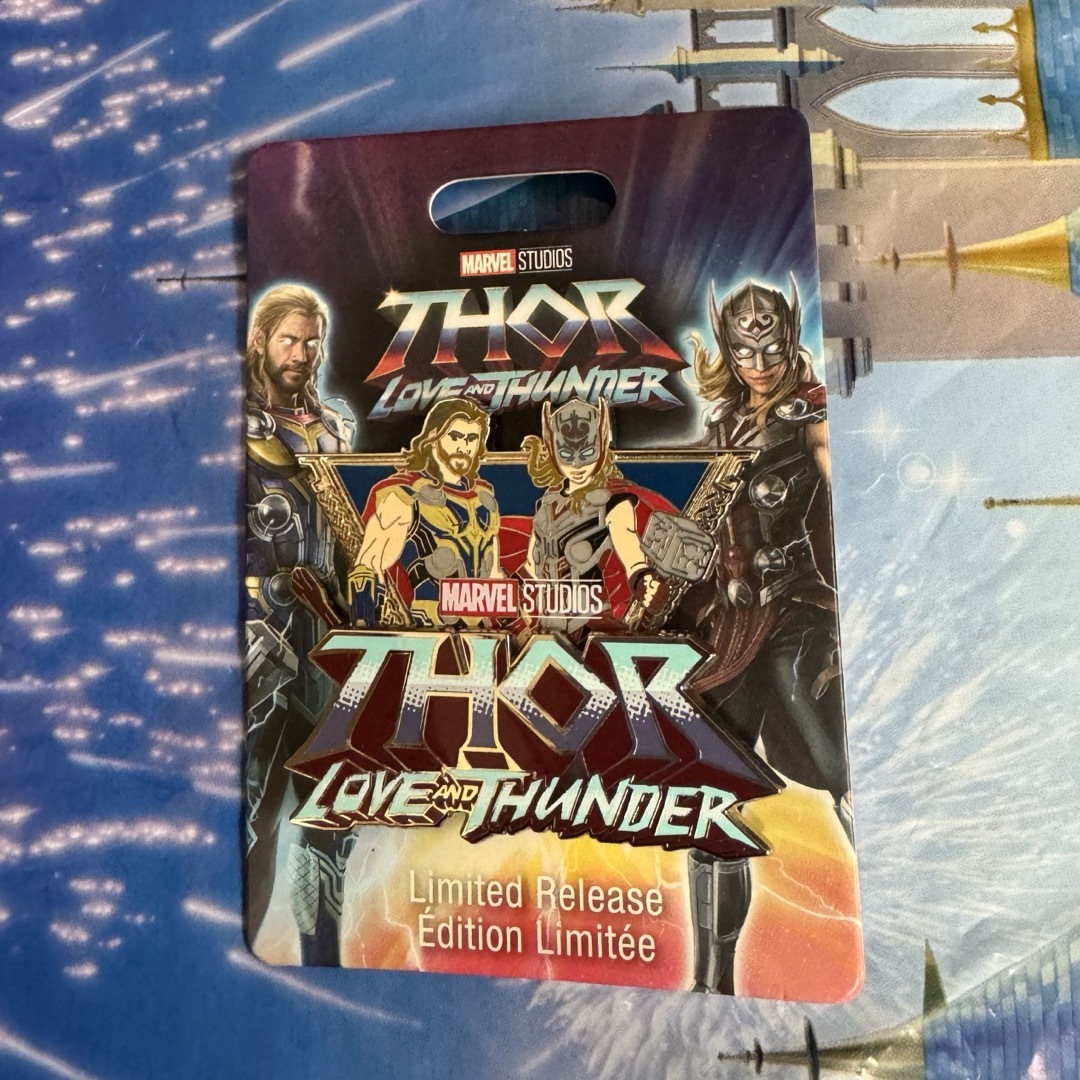 MARVEL(マーベル)のThor love and thunder ピン エンタメ/ホビーのアニメグッズ(バッジ/ピンバッジ)の商品写真