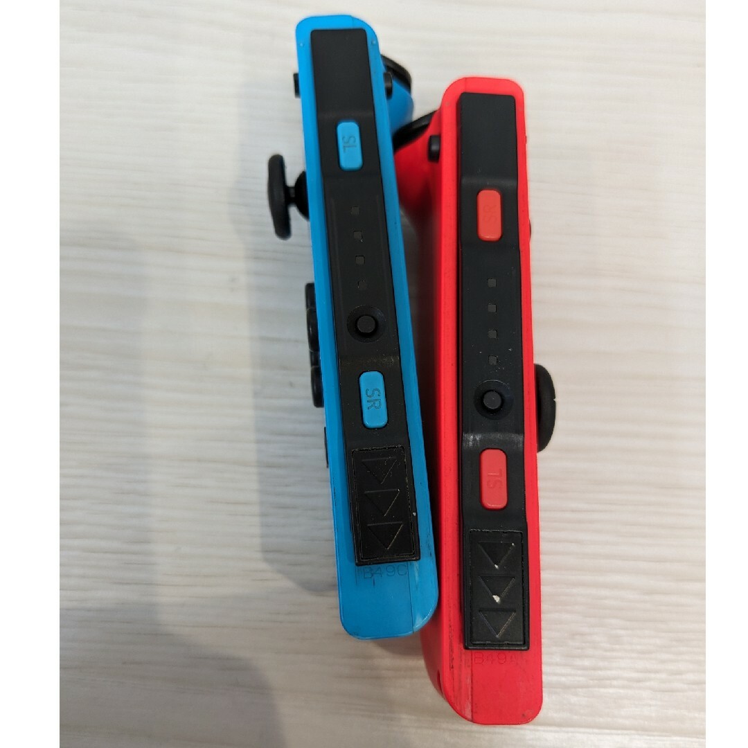 Nintendo Switch(ニンテンドースイッチ)のネオンブルー　ネオンレッド　Switch　左右　ジョイコンJoy-Con エンタメ/ホビーのゲームソフト/ゲーム機本体(家庭用ゲーム機本体)の商品写真