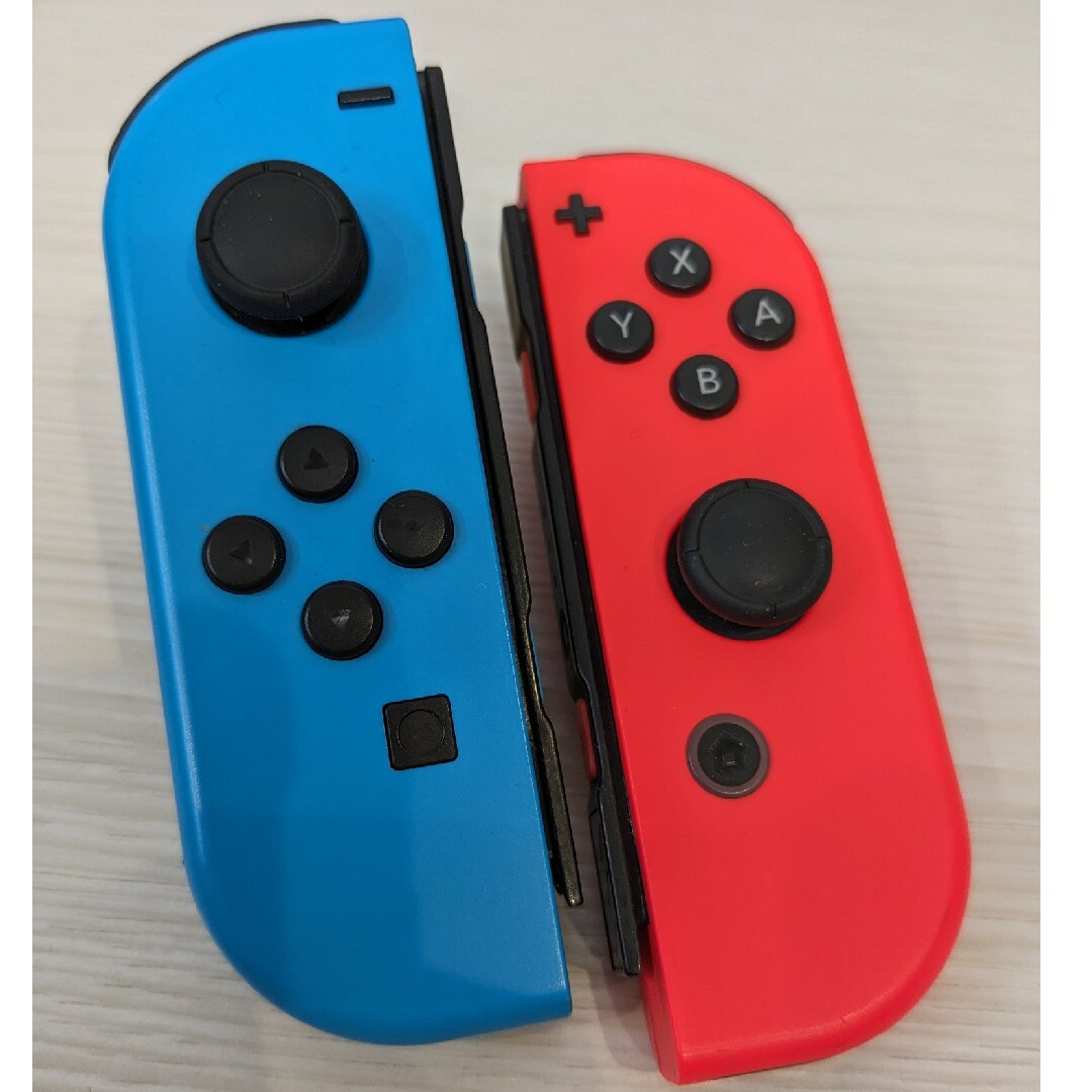 Nintendo Switch(ニンテンドースイッチ)のネオンブルー　ネオンレッド　Switch　左右　ジョイコンJoy-Con エンタメ/ホビーのゲームソフト/ゲーム機本体(家庭用ゲーム機本体)の商品写真