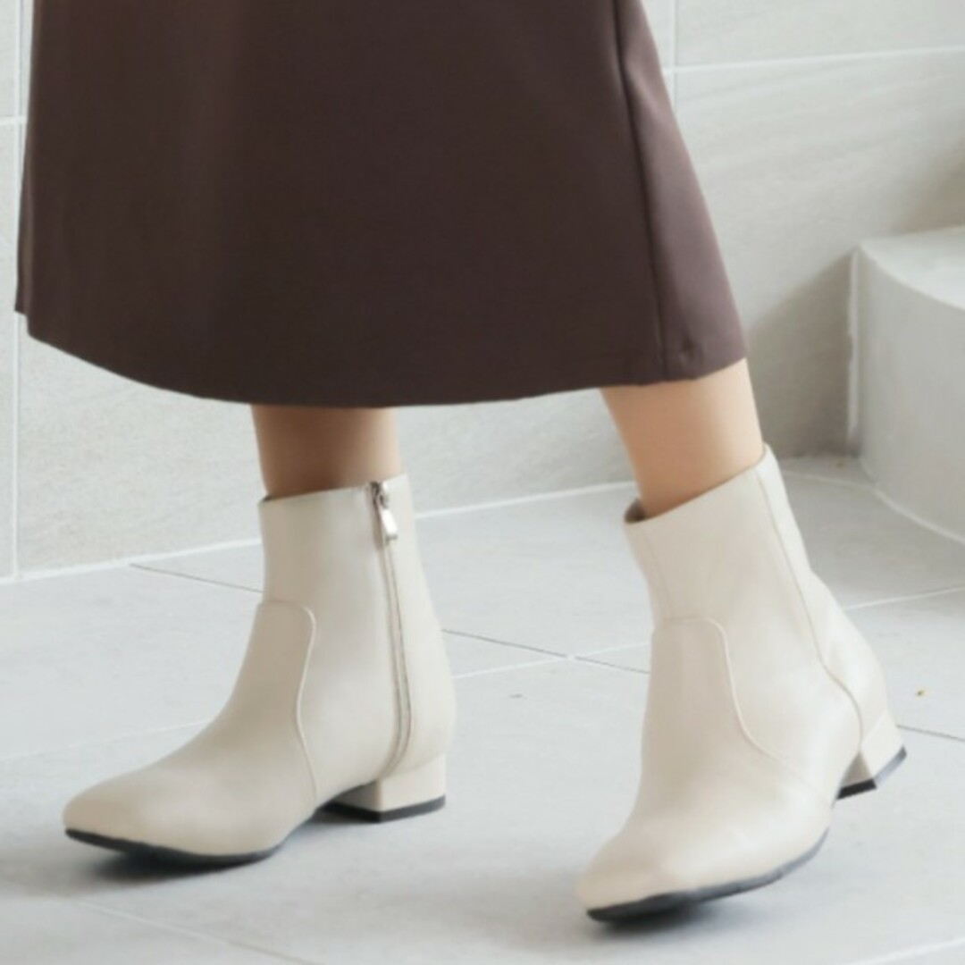 VIVIAN　新品　スクエアトゥシンプルローヒールショートブーツ レディースの靴/シューズ(ブーツ)の商品写真