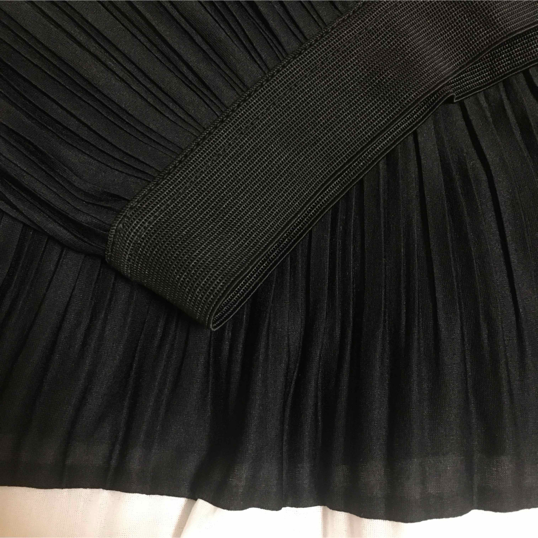 GU(ジーユー)のプリーツスカート 黒 バイカラー レディースのスカート(ひざ丈スカート)の商品写真