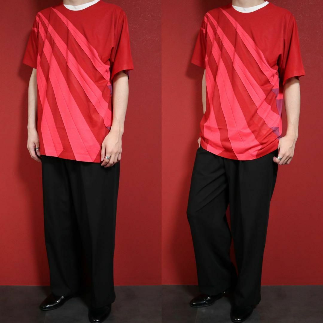 ISSEY MIYAKE(イッセイミヤケ)の【モード】ISSEY MIYAKE MEN レッド×ピンク プリーツ Tシャツ メンズのトップス(Tシャツ/カットソー(半袖/袖なし))の商品写真