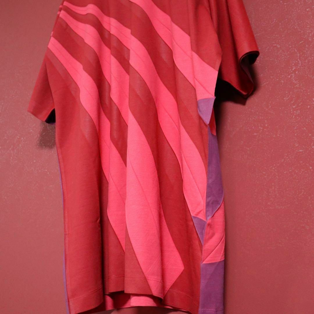 ISSEY MIYAKE(イッセイミヤケ)の【モード】ISSEY MIYAKE MEN レッド×ピンク プリーツ Tシャツ メンズのトップス(Tシャツ/カットソー(半袖/袖なし))の商品写真