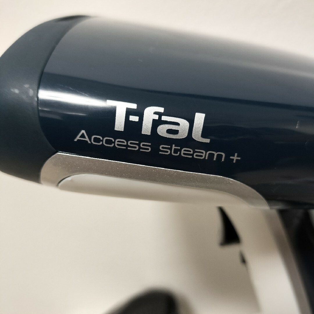 T-fal(ティファール)のT-faL Access steam+ 衣類スチーマー ジャンク品 ティファール スマホ/家電/カメラの生活家電(アイロン)の商品写真